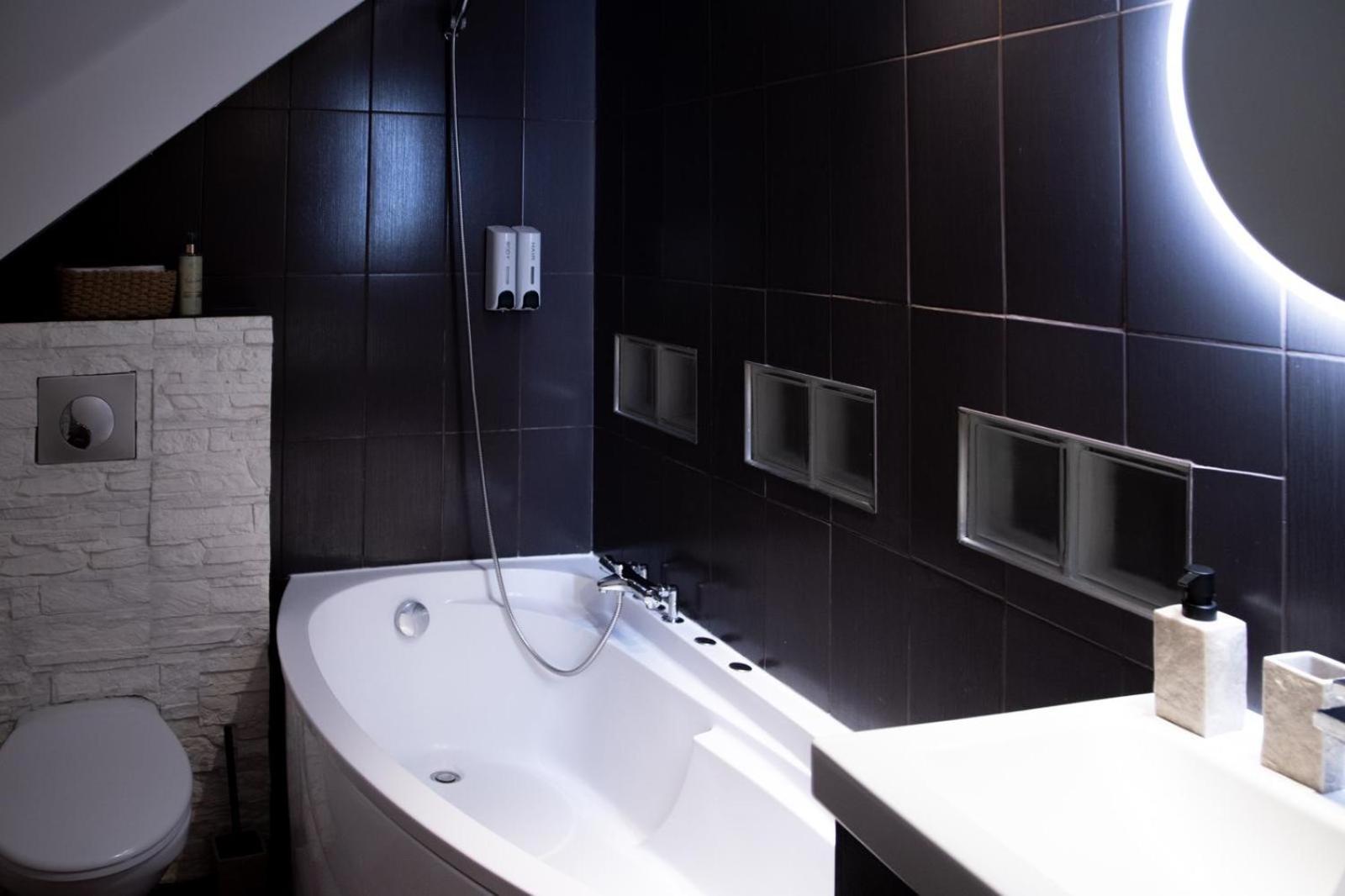 Muraille Du Chateau Avec Jacuzzi Nemours Exterior photo